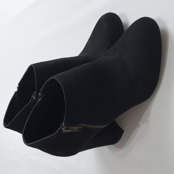 Madden Girl  Suede Party Block Heeled Booties - Picture 1 of 10